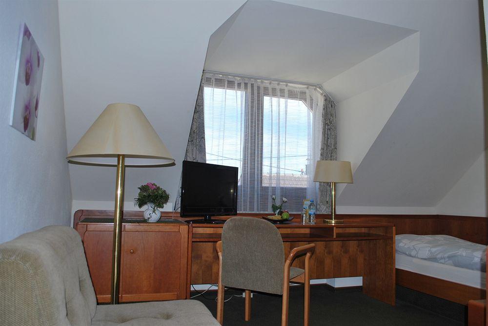 Hotel Rheingauer Tor 호하임암마인 외부 사진